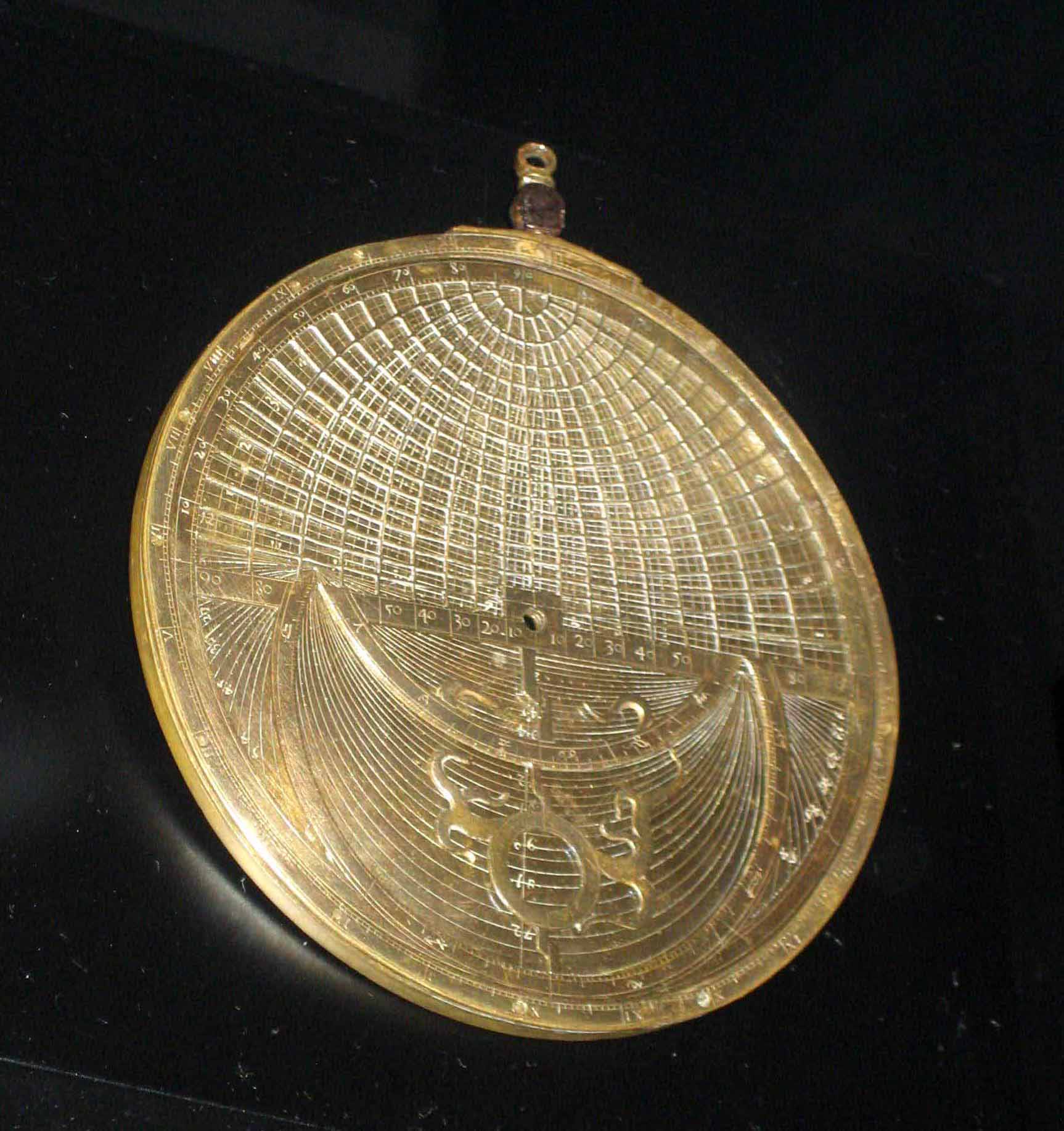 Astrolabios universales de rejilla